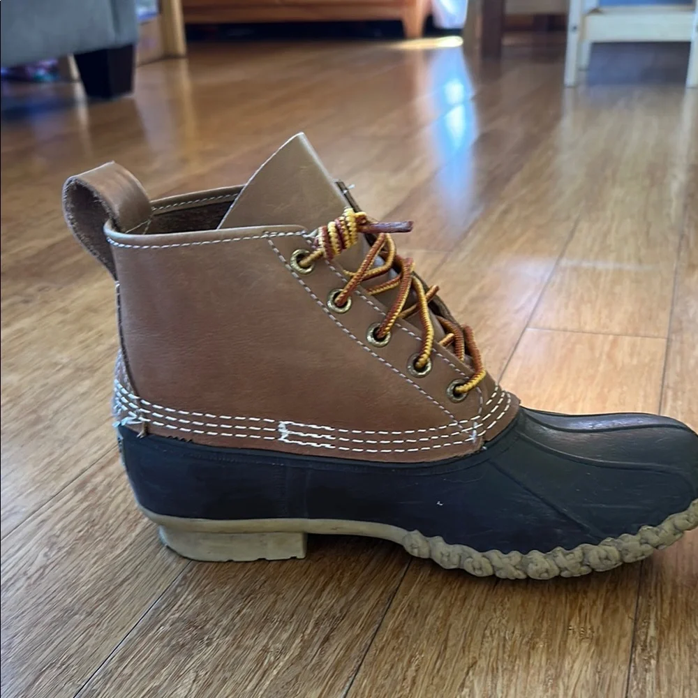 Women’s LL Bean “Bean Boots” - Picture 4 of 5